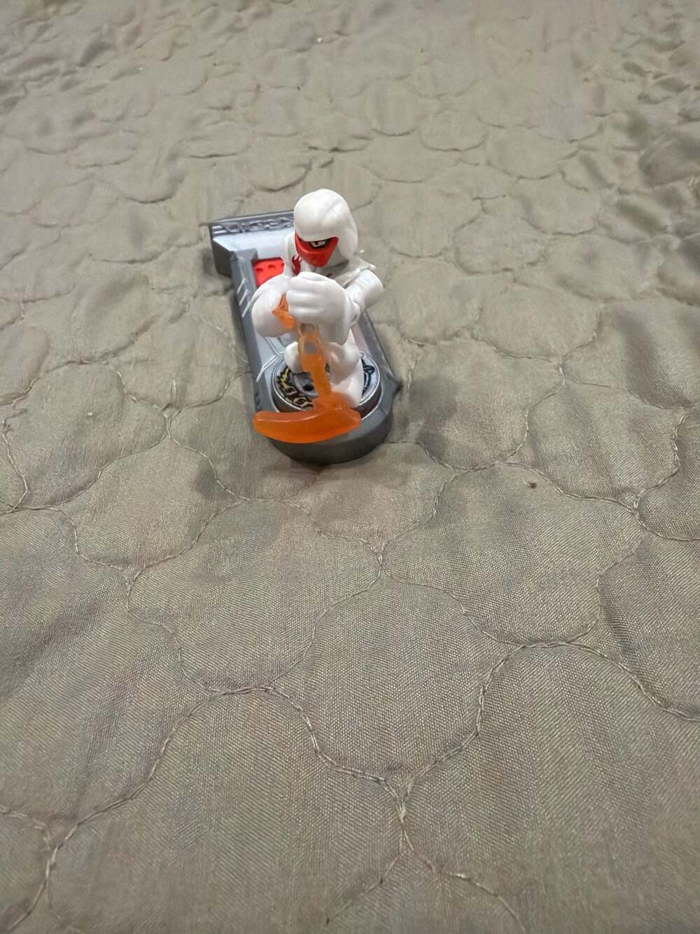 Legends of Akedo Series 1 Epic White Wraith Mini Battling Figure with Controller